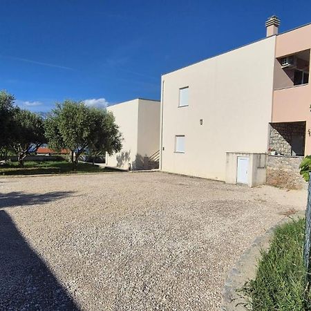 Apartman Petar Ražanac Buitenkant foto