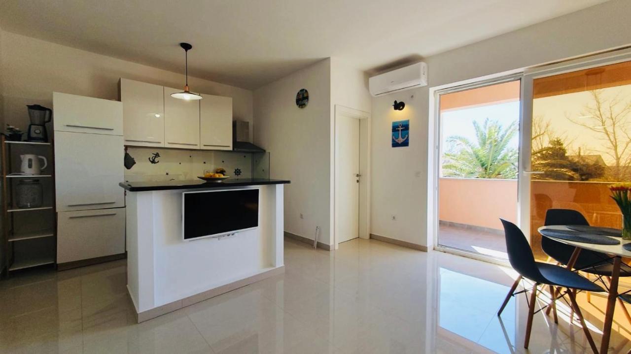 Apartman Petar Ražanac Buitenkant foto