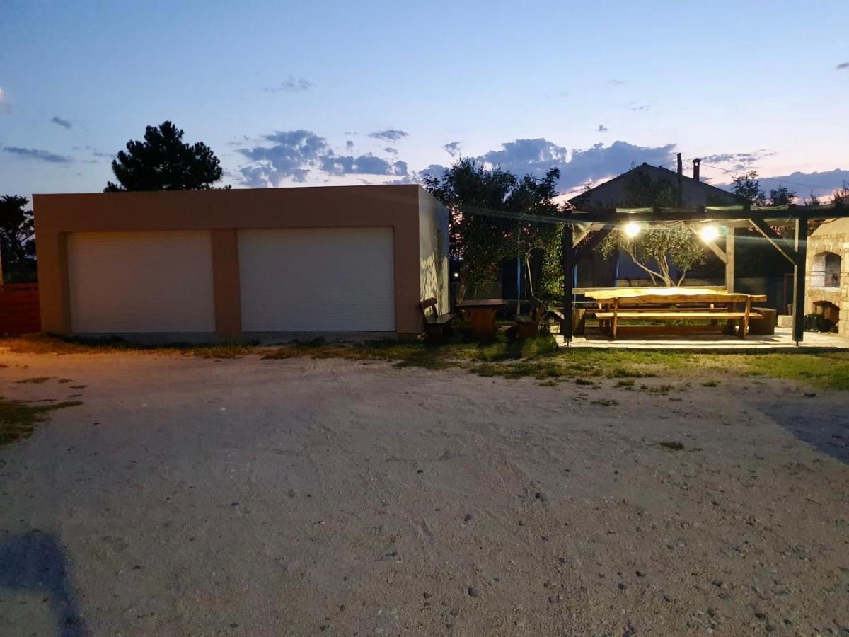 Apartman Petar Ražanac Buitenkant foto