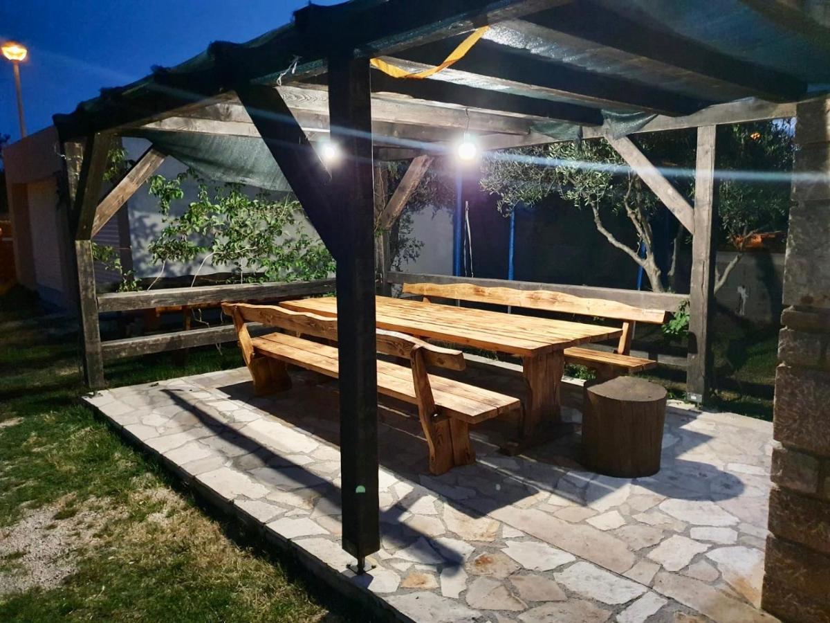 Apartman Petar Ražanac Buitenkant foto