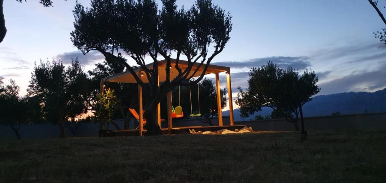 Apartman Petar Ražanac Buitenkant foto