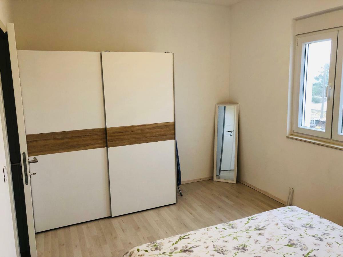Apartman Petar Ražanac Buitenkant foto