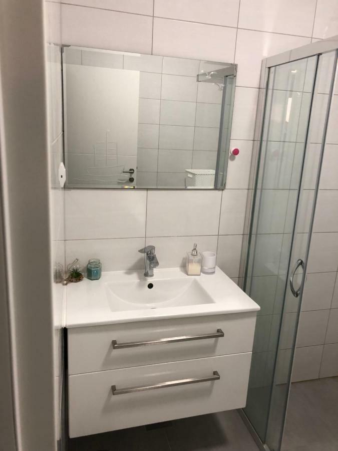 Apartman Petar Ražanac Buitenkant foto